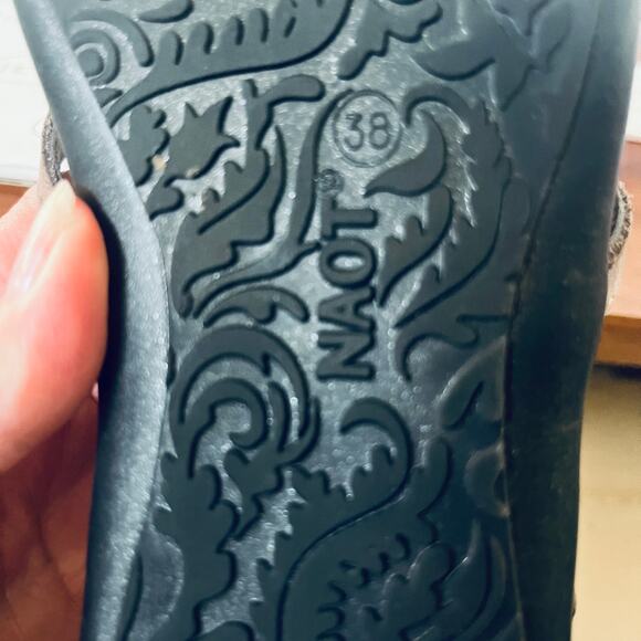 NAOT Sandals Dorith Champagne Shimmer Leather Strappy Comfort Vacation 38 $159 - Picture 7 of 7